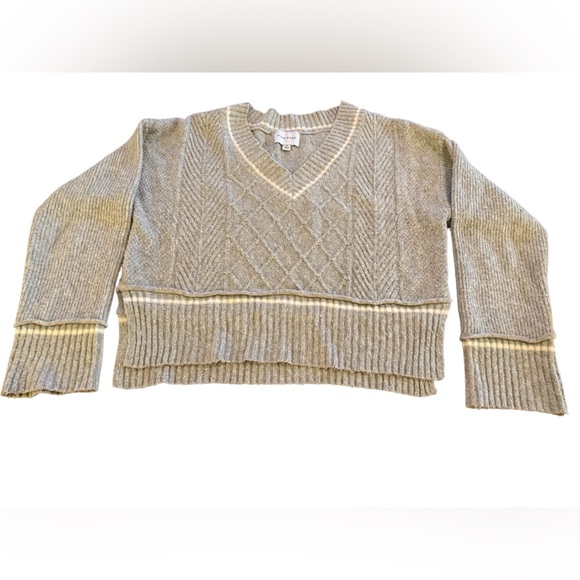 Pink Rose Light Gray V-Neck Sweater - Picture 3 of 6